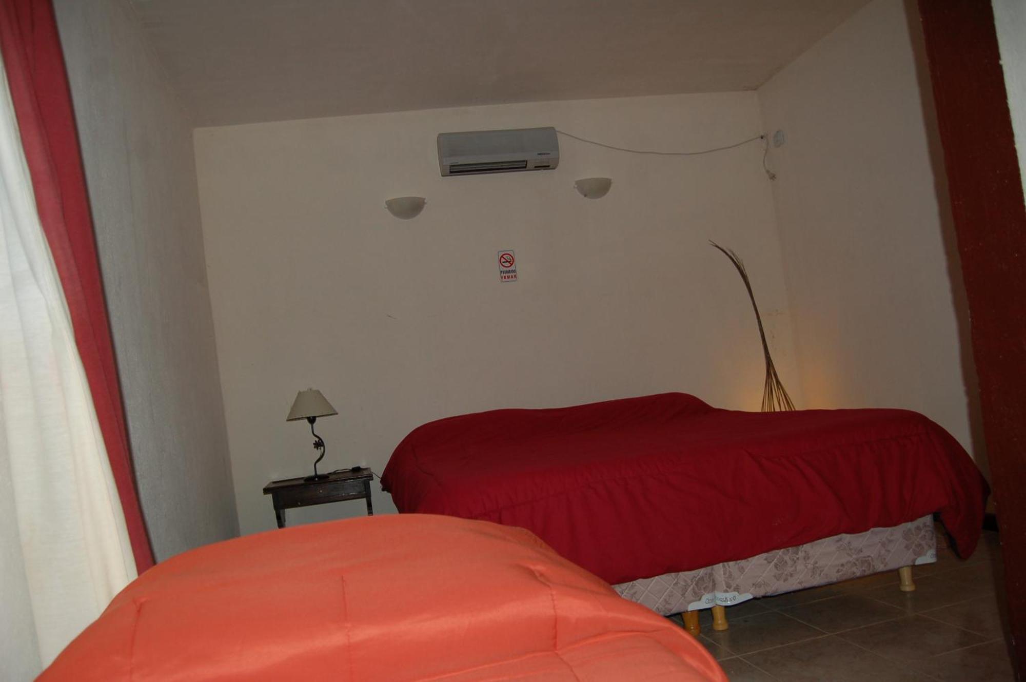 Alojamiento Goos Hostel Puerto Piramides Ngoại thất bức ảnh