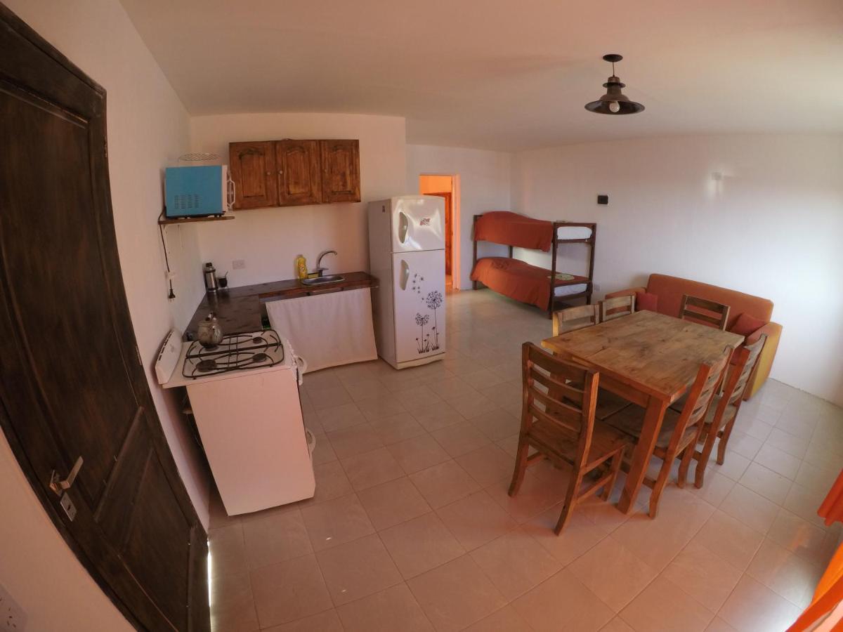 Alojamiento Goos Hostel Puerto Piramides Ngoại thất bức ảnh